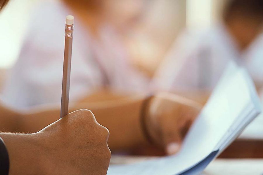 Student taking Chinese comprehension exam