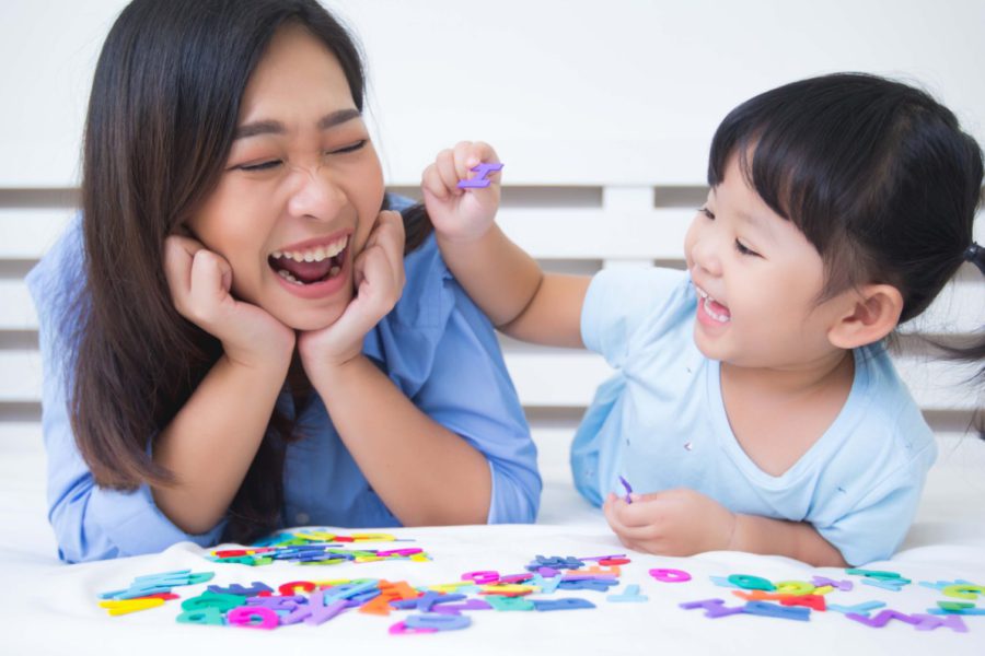 Mother and daughter speaking chinese