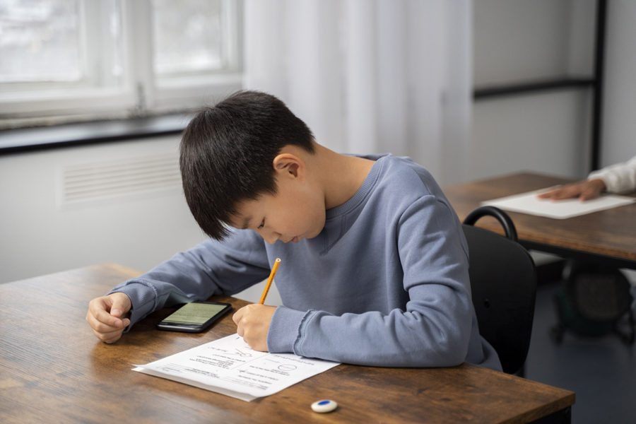 boy-comprehending-chinese